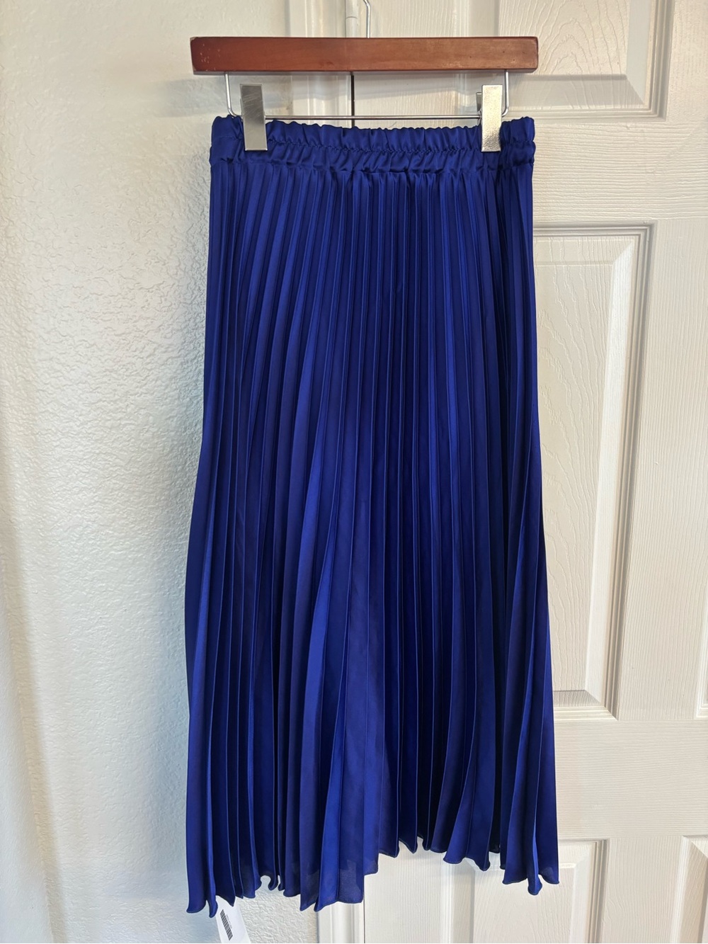 B.YU Laminated Satin Pleated MIDI Skirt Blue Size S